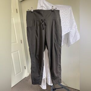 Fabletics Maj Pocket Pants charcoal gray, Size Medium
